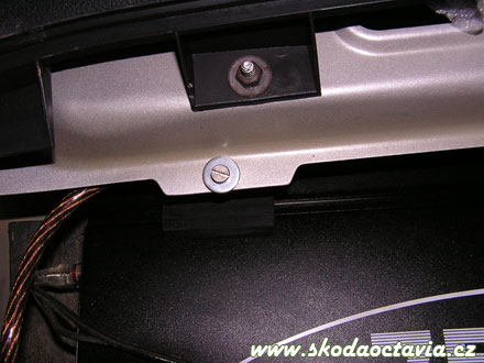 Montáž zesilovače Škoda Octavia 1