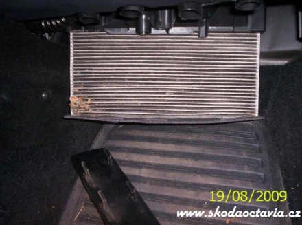 Výměna pylového filtru Škoda Octavia 5