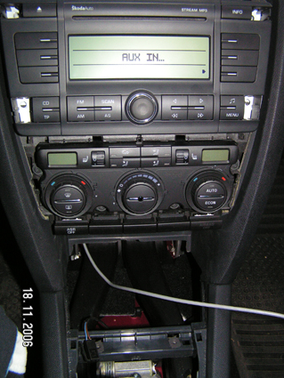 Zasazené-rádio-zpět-AUX
