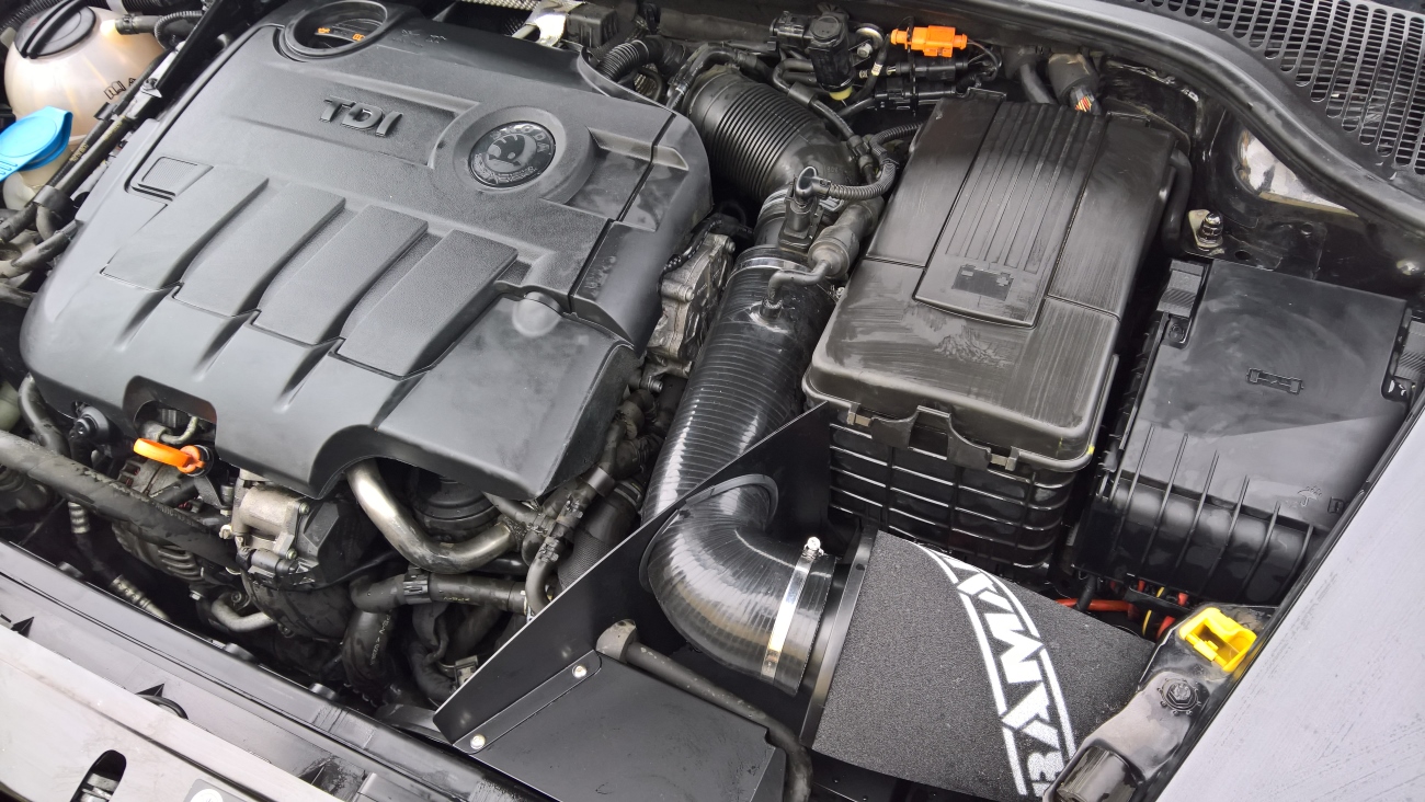 Škoda Octavia 2 RS černá barva motor